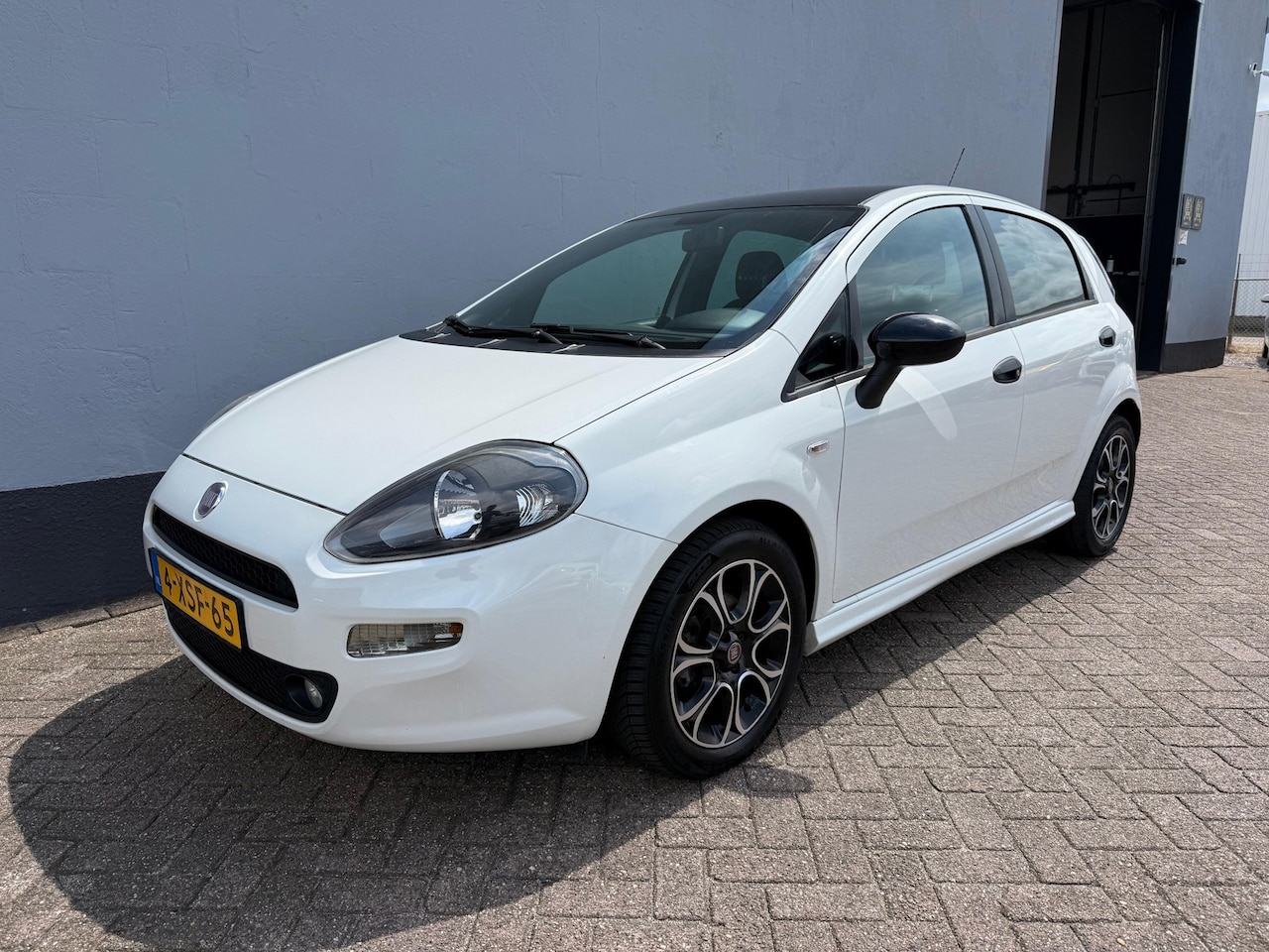 Fiat Punto Evo - 0.9 TwinAir Racing 5-Deurs - Airco - LMV - AutoWereld.nl