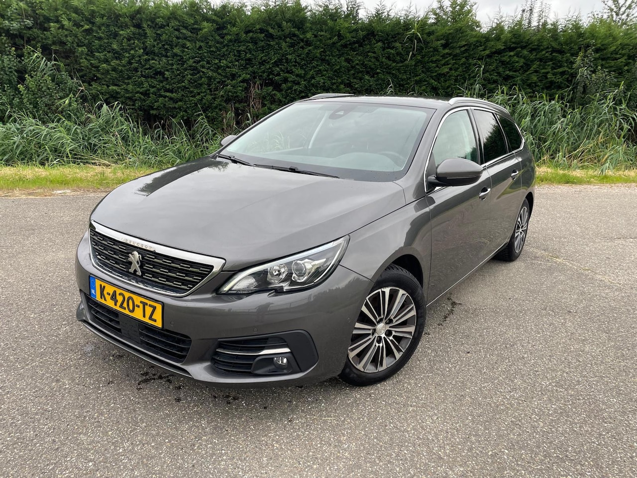 Peugeot 308 SW - 1.2 PureTech Blue Lease Allure SPORT CARPLAY - AutoWereld.nl