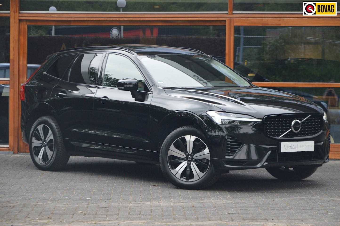 Volvo XC60 - T6 Hybride AWD Plus Dark LONG RANGE | Panoramadak | Camera | Trekhaak | Pilot-Assist | Mem - AutoWereld.nl