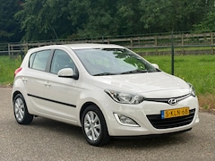 Hyundai i20 - 1.2i i-Deal /Trekhaak/Airco/
