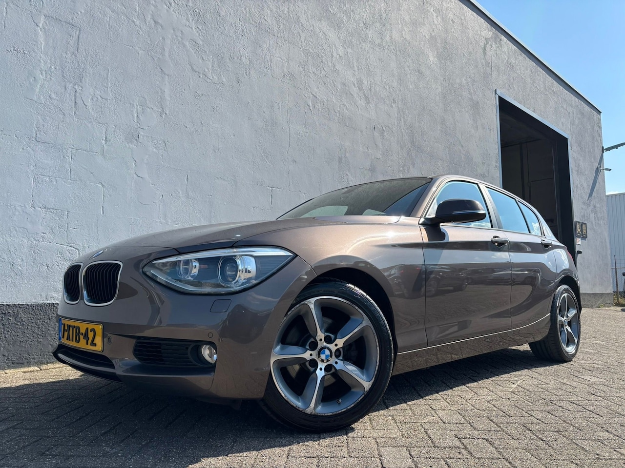 BMW 1-serie - 118i High Executive Automaat - Achteruitrijcamera - AutoWereld.nl