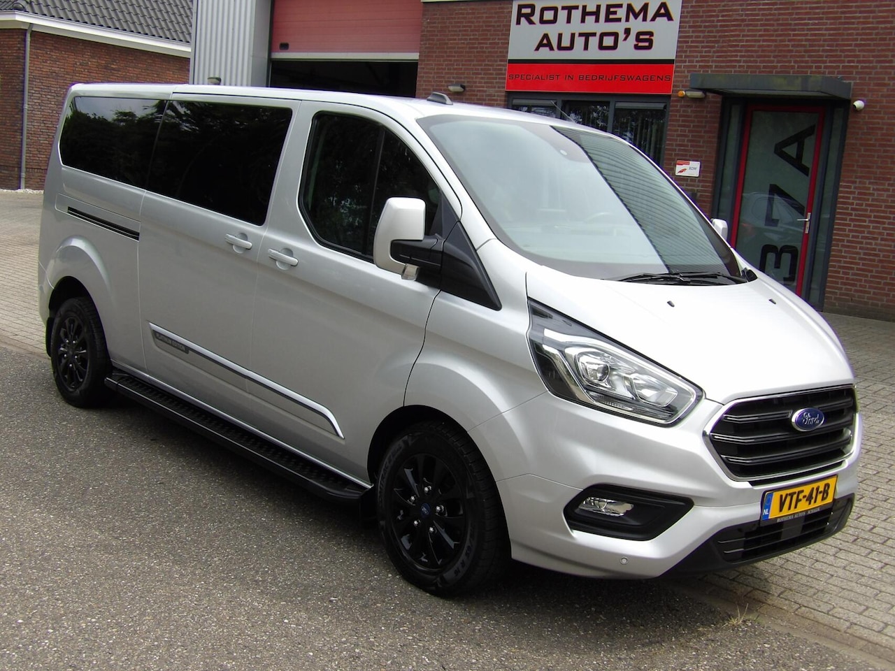 Ford Transit Custom - 2.0 TDCI AUTOMAAT 2023 DUBCAB VOL EXTRA'S PLATINIUM EDITION 2x SCHUIFDEUR NIEUWSTAAT - AutoWereld.nl