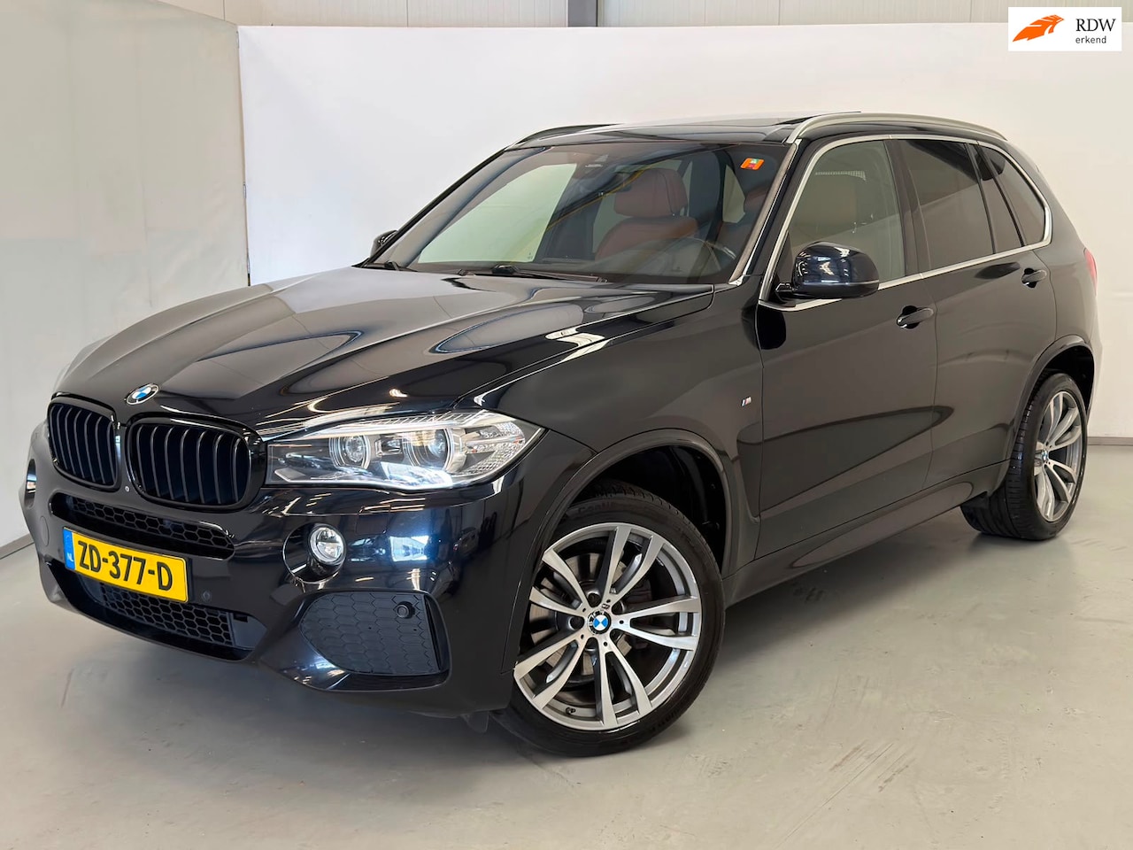 BMW X5 - XDrive30d High Exe. / Pano / M-pakket / HUD / Memory - AutoWereld.nl