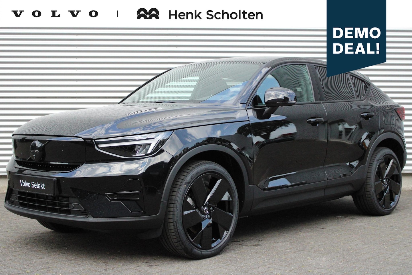 Volvo EC40 - Twin Motor Ultra Black Edition Europa 82 kWh | Visual Park Assist met 360° Camera | Harman - AutoWereld.nl