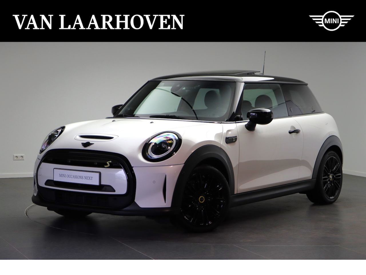 MINI Electric - Yours / Panoramadak / Sportstoelen / Achteruitrijcamera / LED / Stuurverwarming / Park Ass - AutoWereld.nl