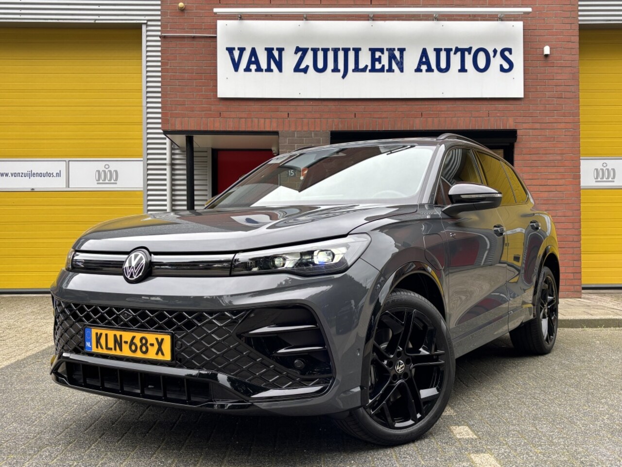 Volkswagen Tiguan - 1.5 eHybrid R-Line Black Pano Head-up Leer Trekhaak Massage 20" - AutoWereld.nl