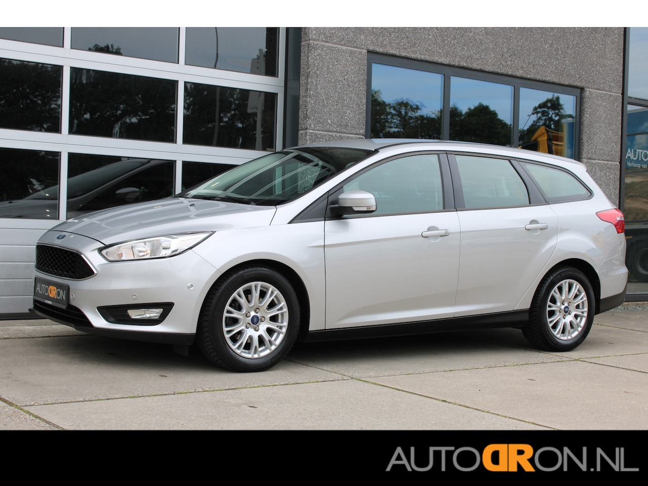 Ford Focus Wagon - 1.0 Titanium Edition Stuur&Stoelverwarming Navigatie - AutoWereld.nl