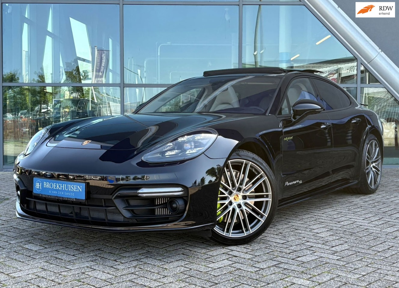 Porsche Panamera - 2.9 4 E-Hybrid Executive 10 Years Edition Chrono Sport 467pk Panoramadak / Massage Stoelen - AutoWereld.nl