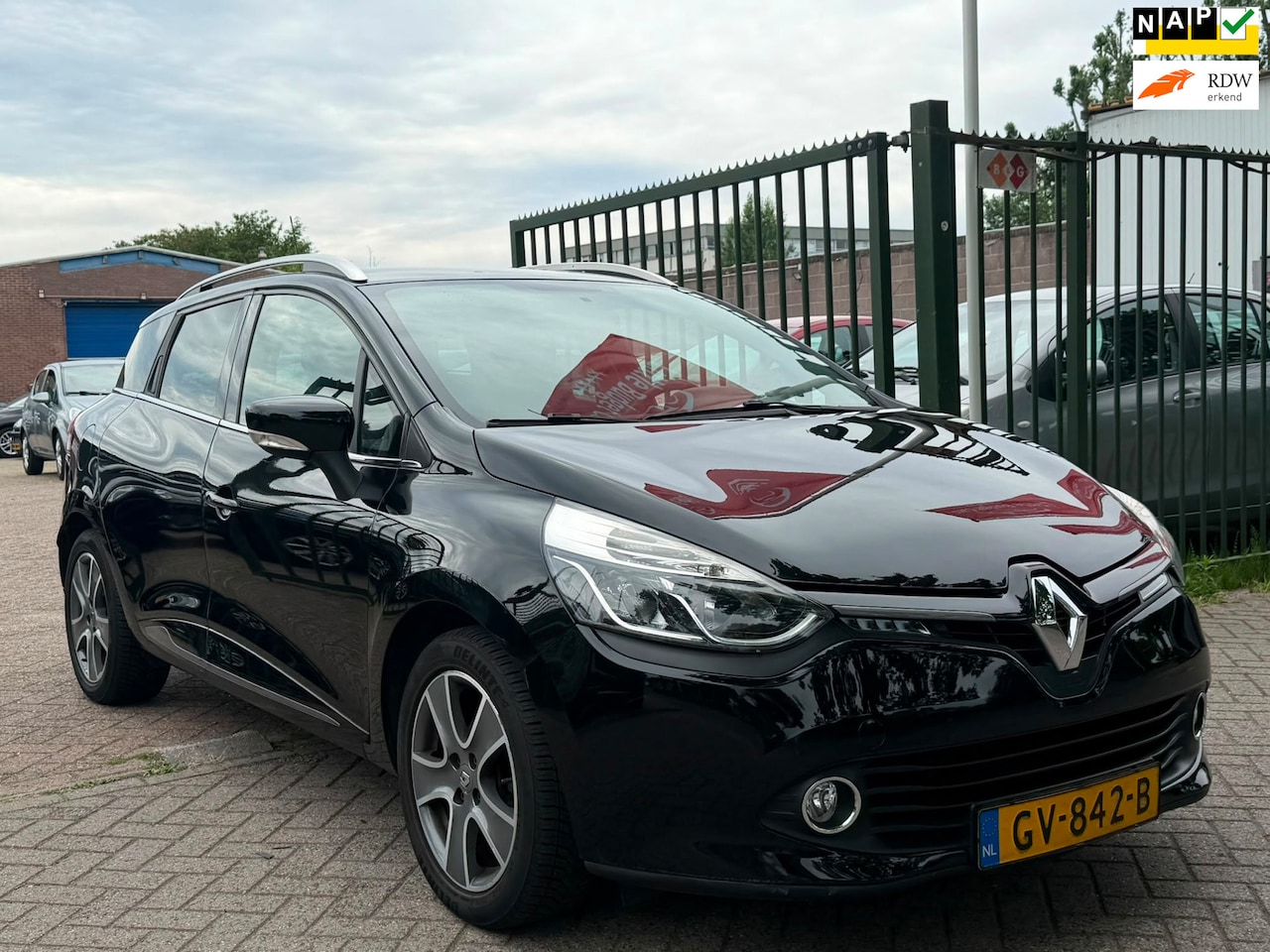 Renault Clio Estate - 0.9 TCe Night&Day 2e eigenaar dealer onderhouden navigatie cruis control parkeer sensor - AutoWereld.nl