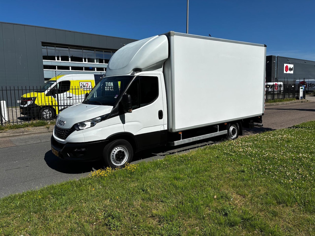 Iveco Daily - 35 S 14 Hi-Matic 140 pk, Airco, Euro 6 - AutoWereld.nl