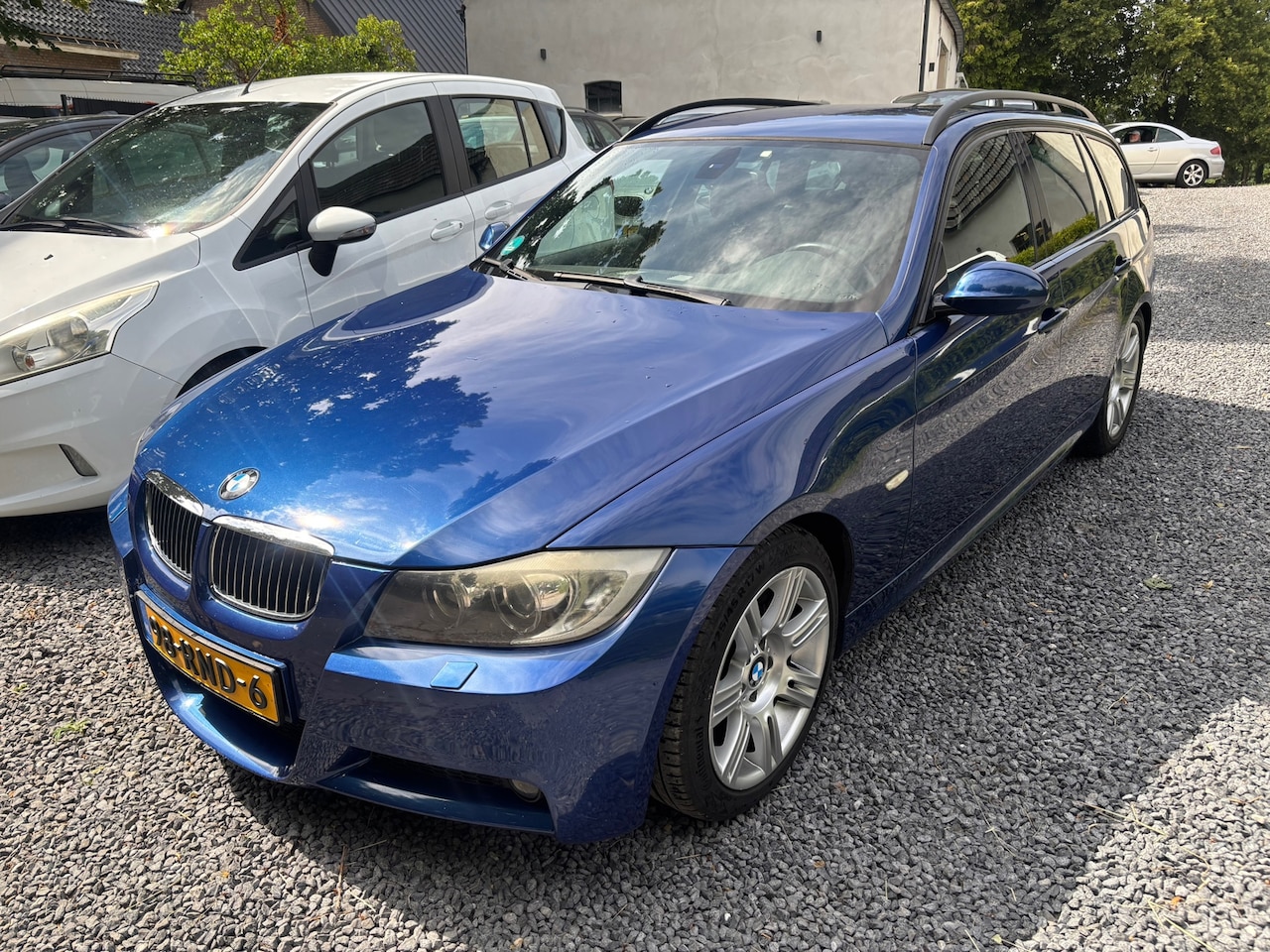 BMW 3-serie Touring - 320i M UITVOERING - AutoWereld.nl