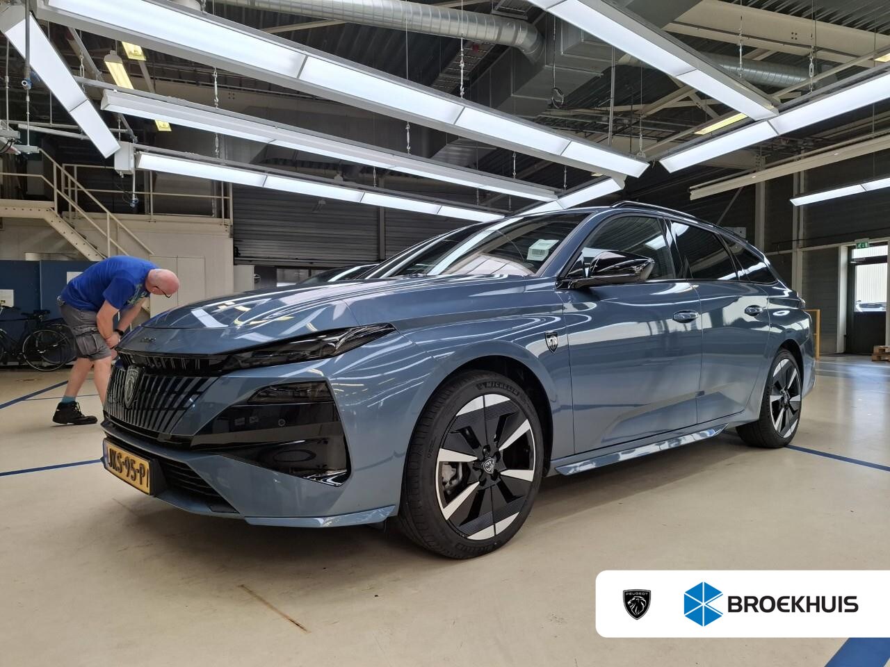 Peugeot e-308 SW - GT 54 kWh tot 8 jaar Garantie! | Navigatie | Achteruitrijcamera | Alcantara | Draadloos Ap - AutoWereld.nl