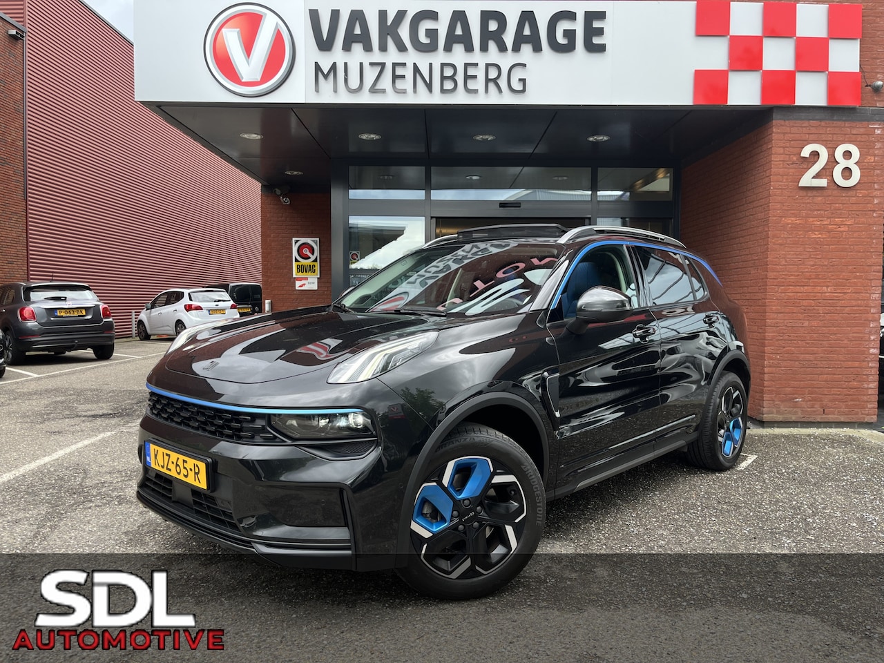 Lynk & Co 01 - 1.5 // INFINITY SOUND // SCHUIF-KANTELDAK // NAVI+CARPLAY // ELEK. ACHTERKLEP // ADAPTIVE - AutoWereld.nl