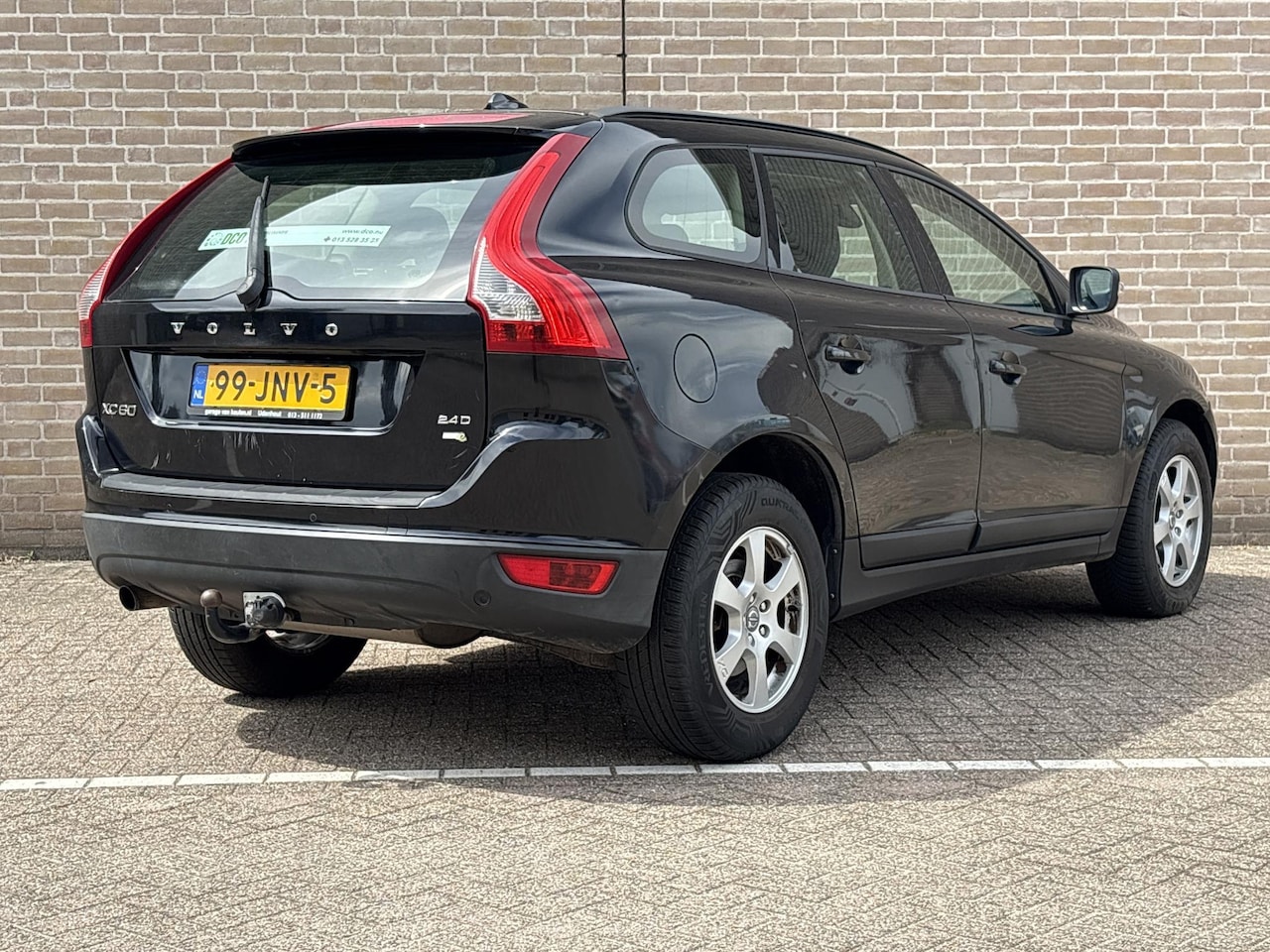 Volvo XC60 - 2.4D Kinetic | € 3.700,- NETTO! | Climate | Cruise | Trekhaak - AutoWereld.nl