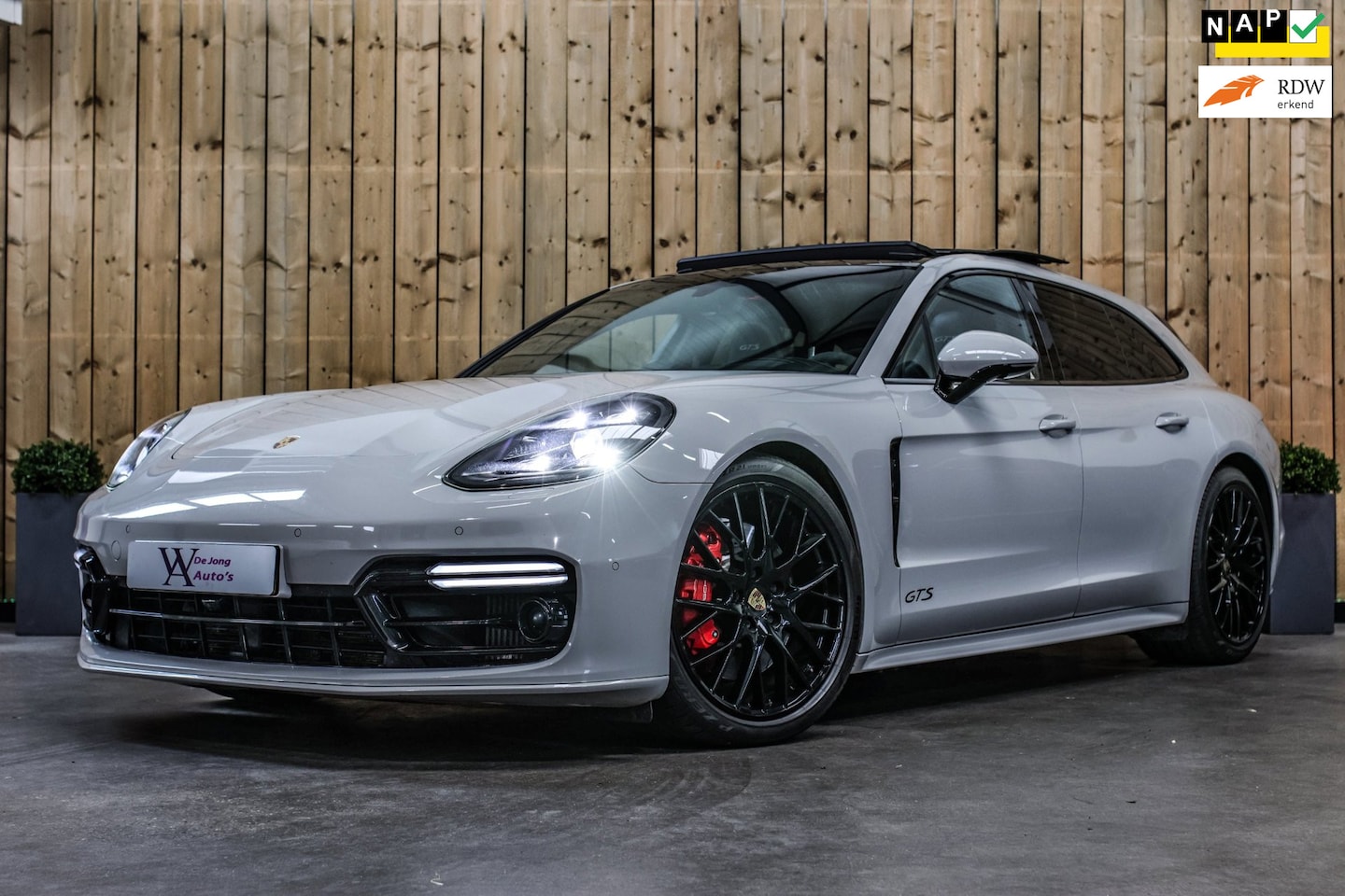 Porsche Panamera Sport Turismo - 4.0 GTS *Sport Design*Pano*Sport Chrono*Achteras-Besturing* - AutoWereld.nl