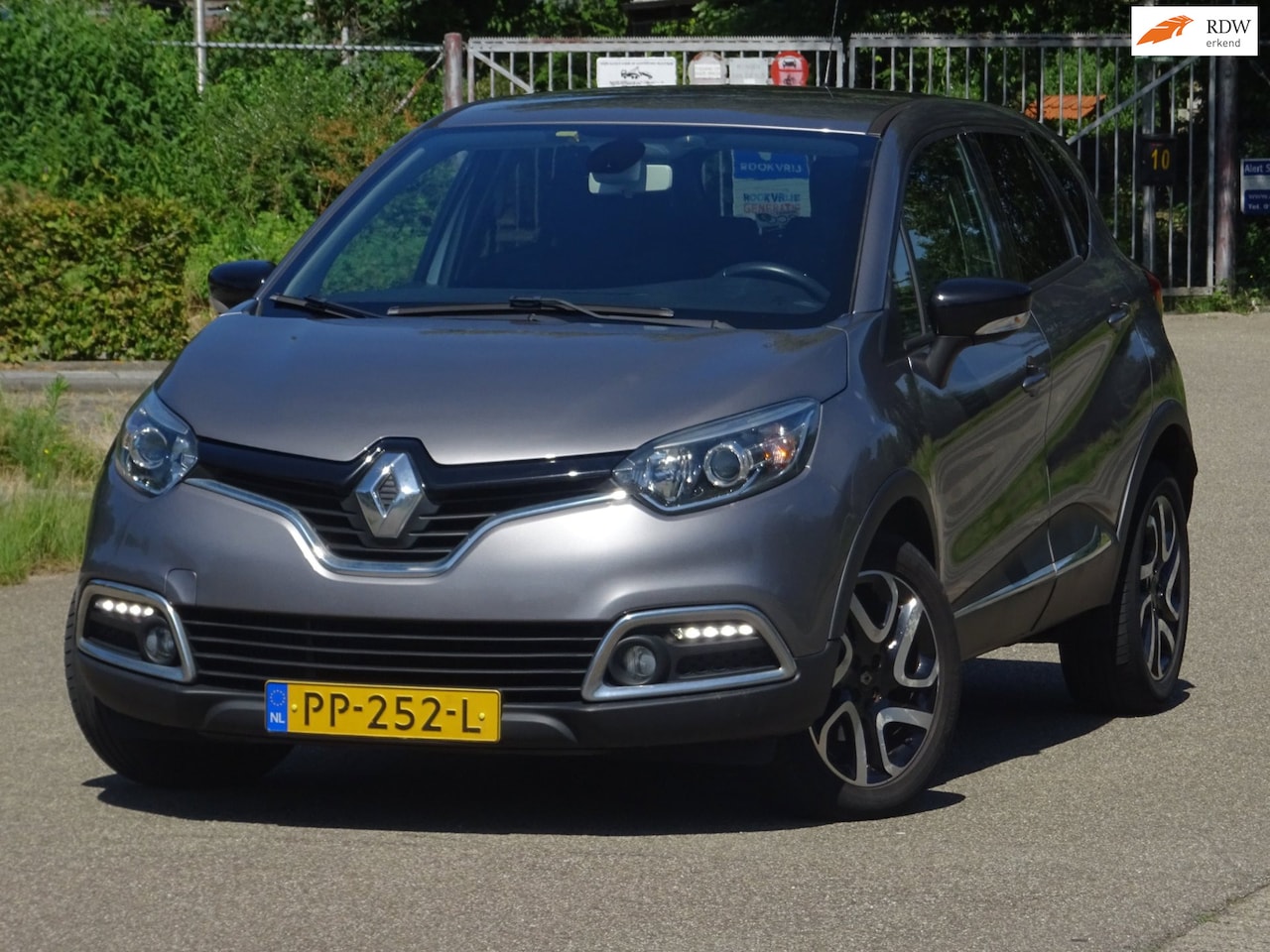 Renault Captur - 1.5 dCi Dynamique BJ2016 AUTOMAAT NAVI/CRUISE - AutoWereld.nl