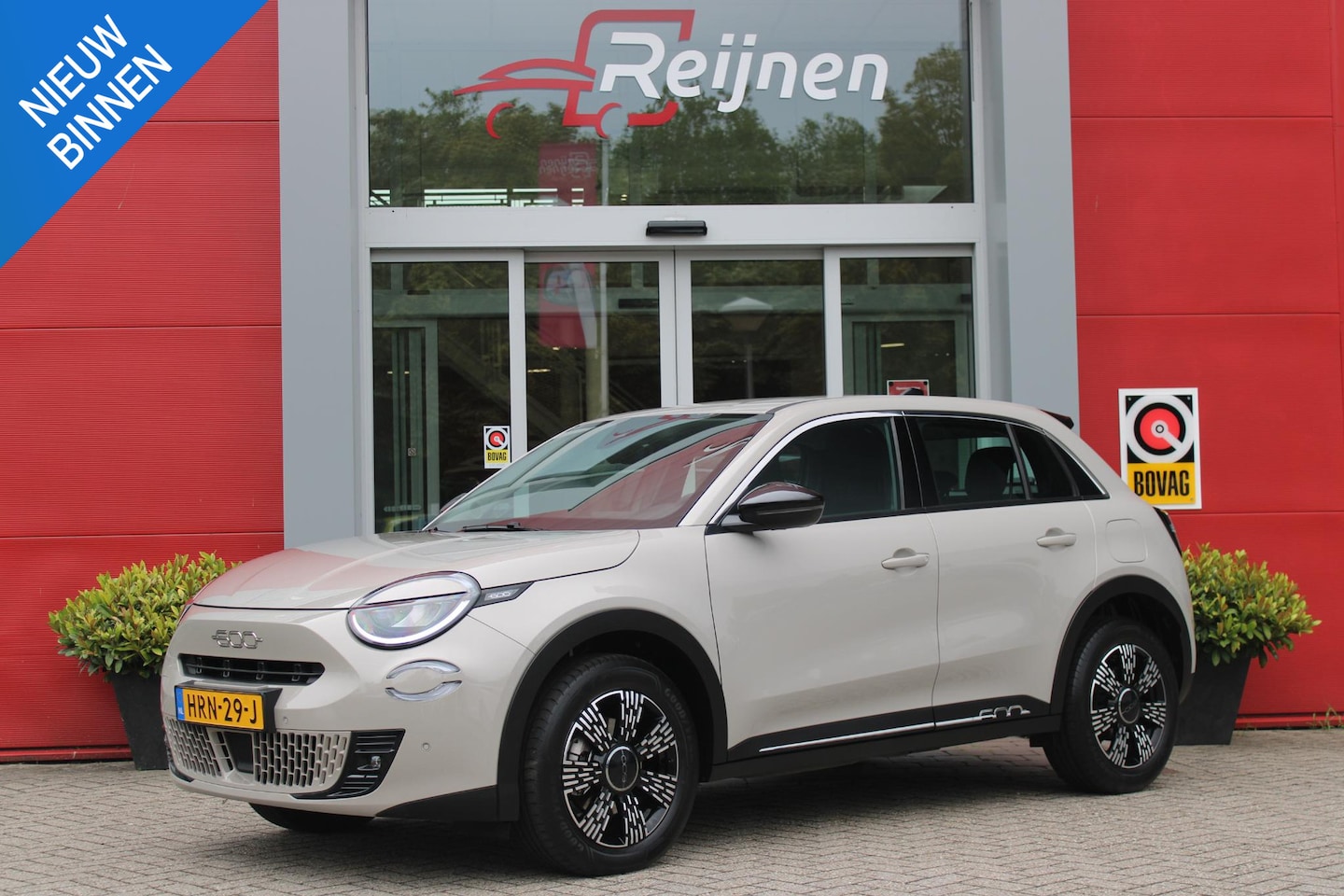 Fiat 600 - 1.2 Hybrid 110PK AUTOMAAT URBAN | STOEL/VOORRUIT VERWARMING | KEYLESS ENTRY/START | 17" LI - AutoWereld.nl
