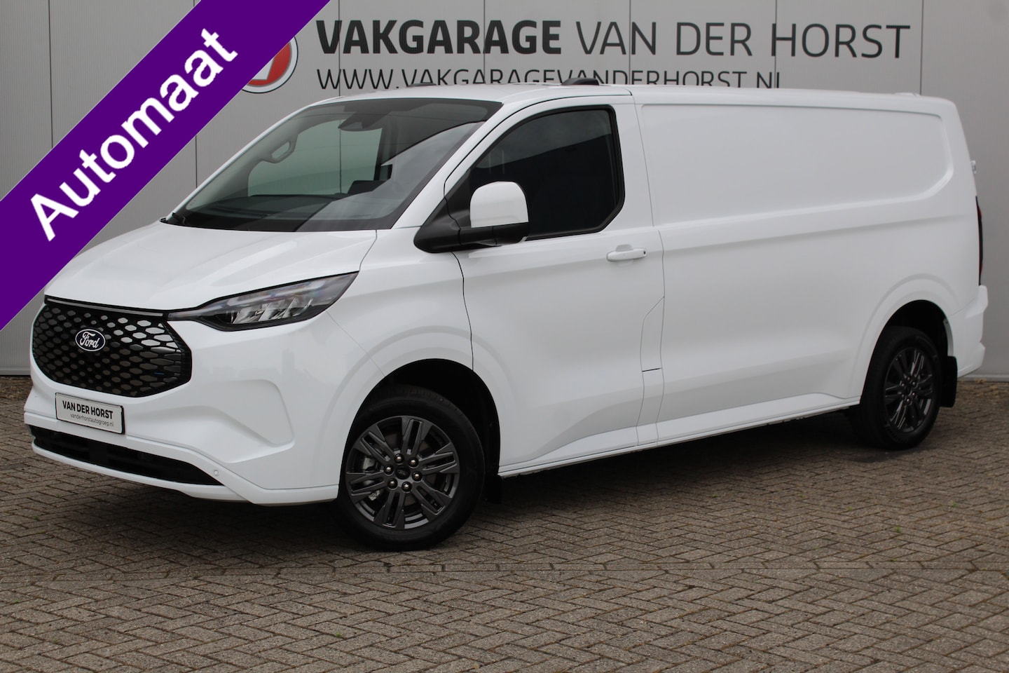 Ford Transit Custom - E-Transit ELEKTRISCH 320 L2H1 Limited 65 kWh 218 pk Meerprijs 17" lichtmetalen wielen €. 1 - AutoWereld.nl