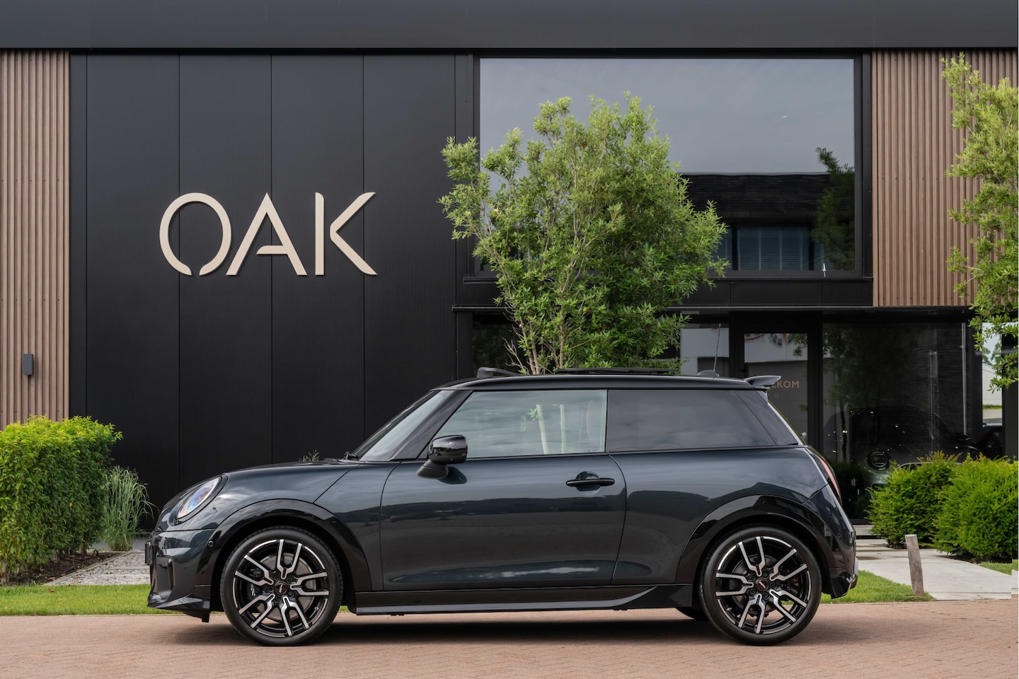 MINI 3-Deurs - Mini 2.0 Cooper S John Cooper Works XL | Panorama | Leder | Memory | 18"LM | Legend Grey - AutoWereld.nl