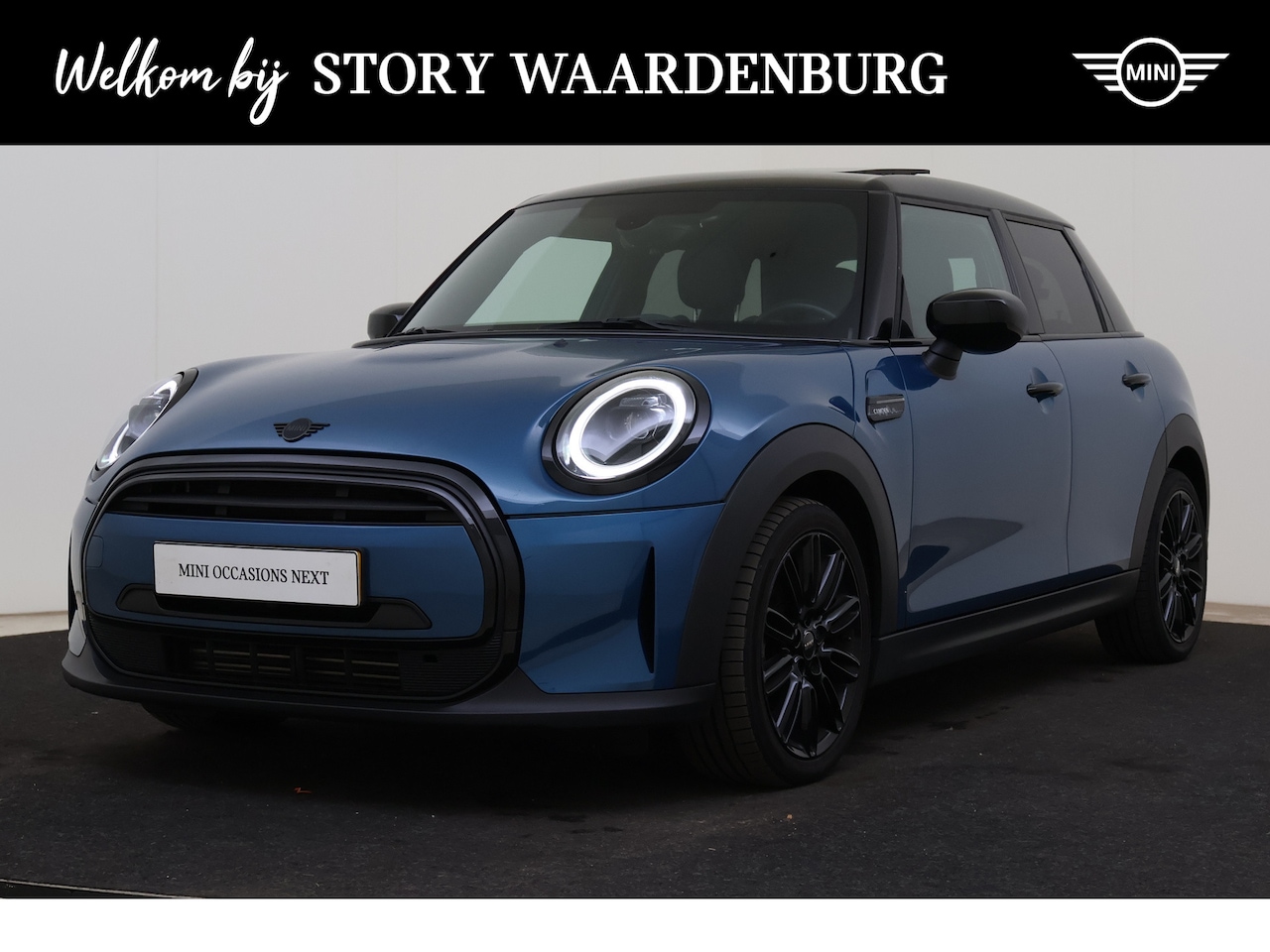 MINI Cooper - Hatchback Classic Automaat / Panoramadak / Sportstoelen / LED / Getint glas / 17 inch LM T - AutoWereld.nl