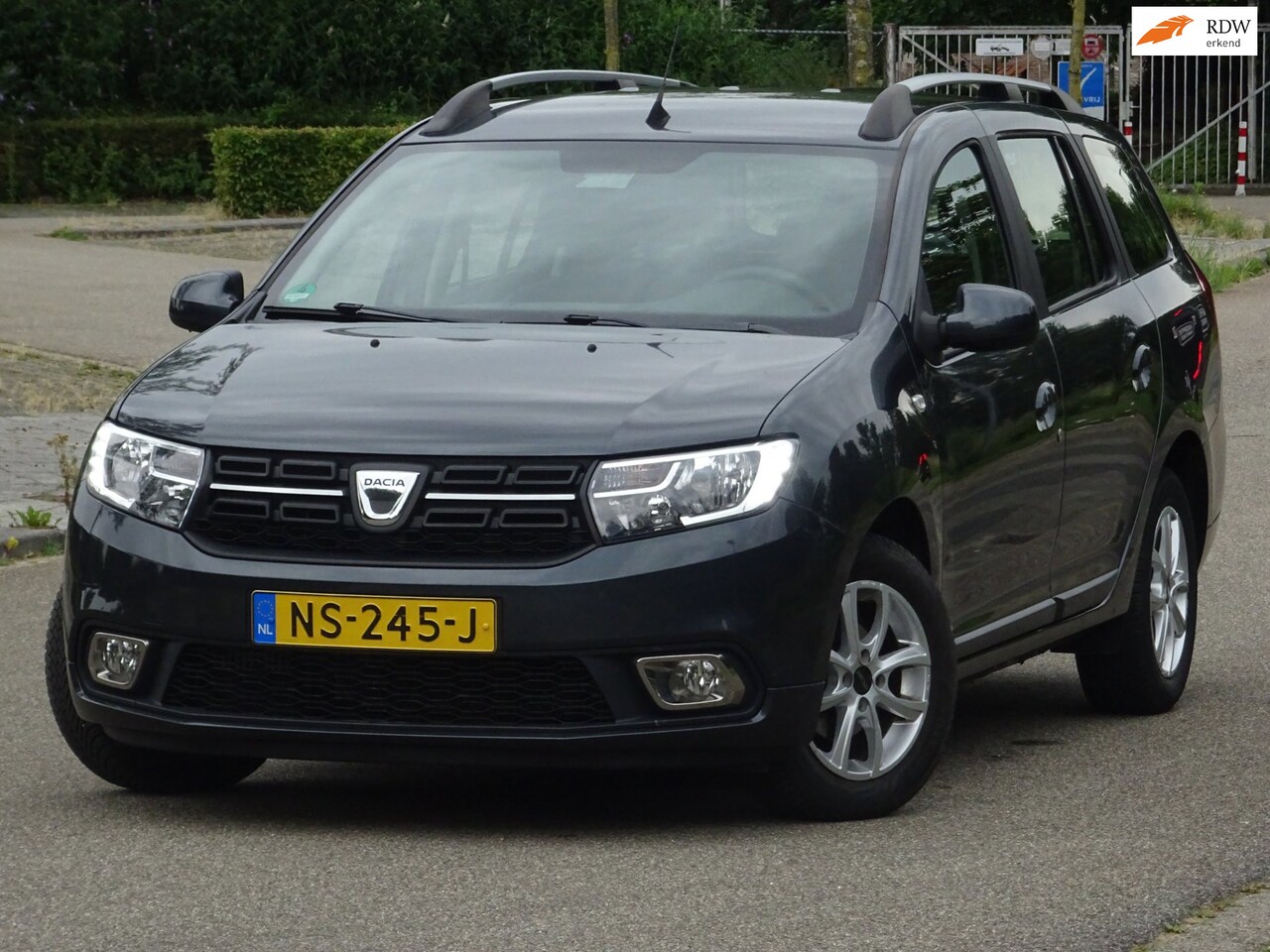 Dacia Logan MCV - 0.9 TCe Laureate 45DKM AUT. NAP/NAVI/CAMERA - AutoWereld.nl