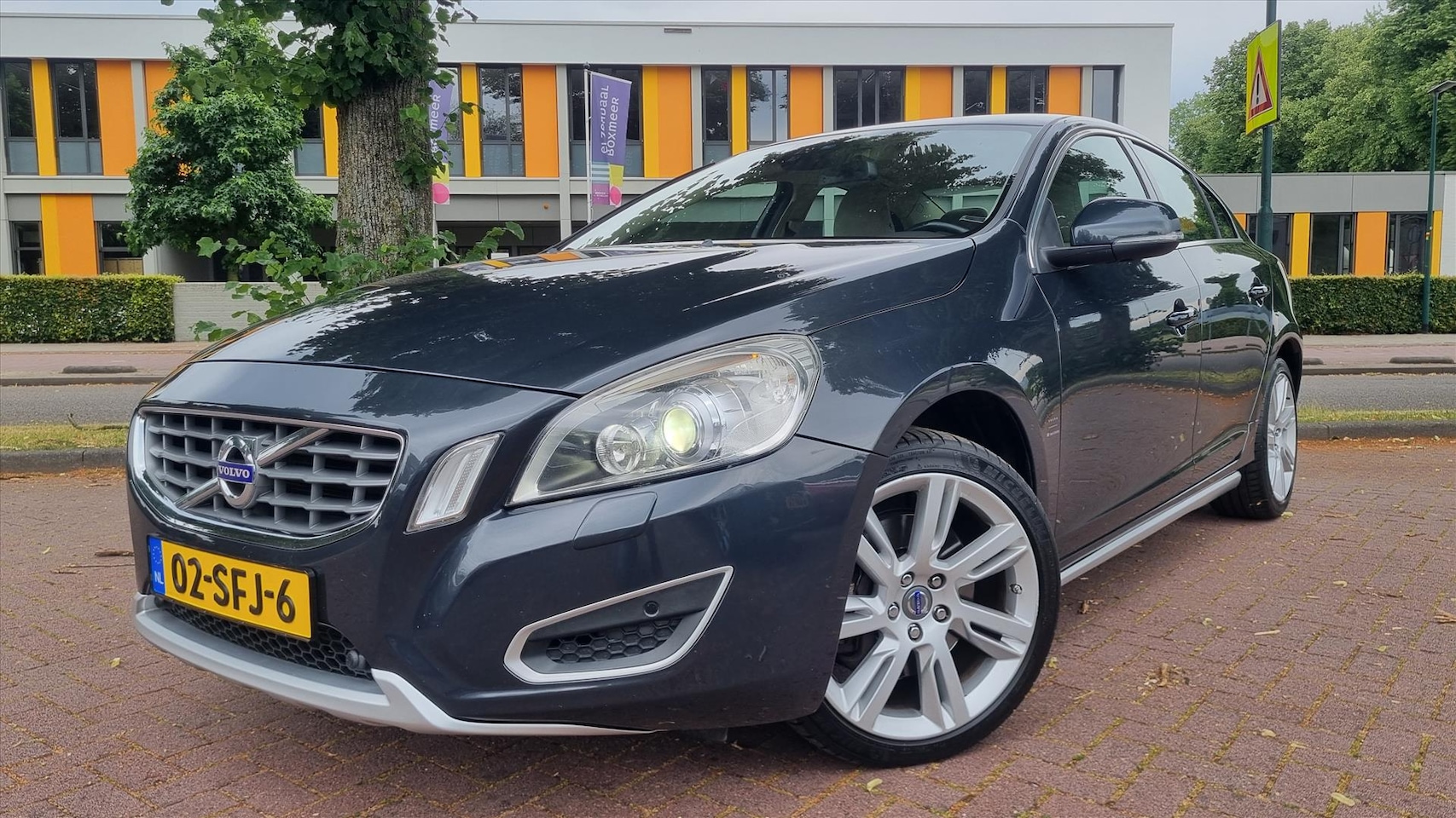 Volvo S60 - T5 240PK Summum Leer/ Trekhaak/ NL-auto!! - AutoWereld.nl