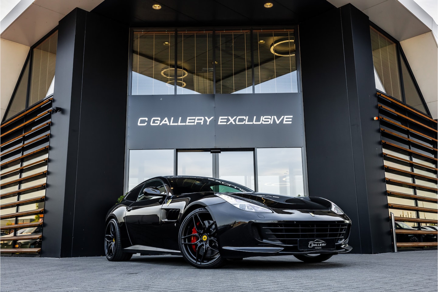 Ferrari GTC4 - 6.3 V12 - 4-zits l Lift l Passenger Display l Carbon l Panorama - AutoWereld.nl