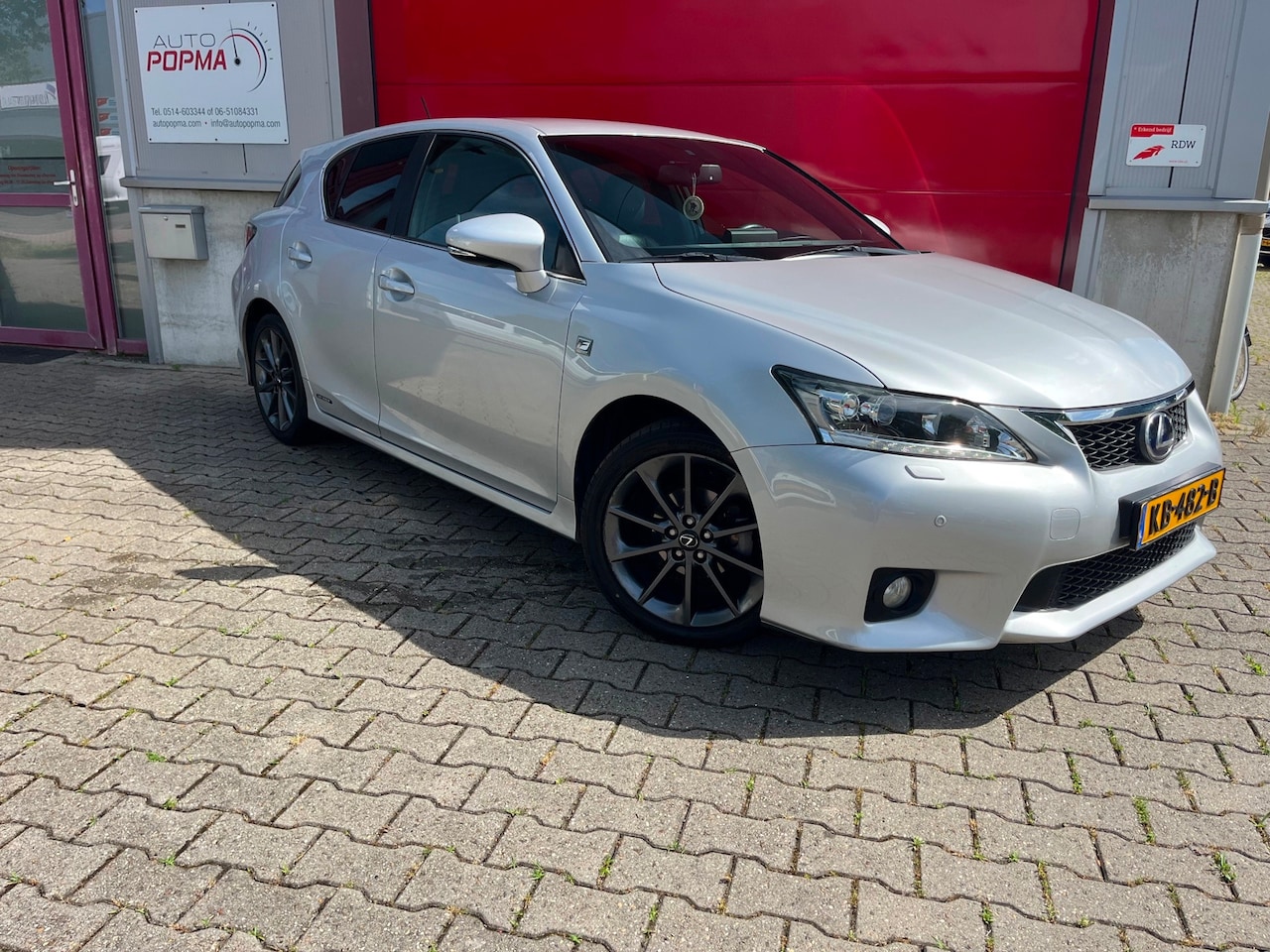 Lexus CT 200h - F-Sport Line Automaat / Elektr. memo stoel / Leder / DAB / Xenon / 17" / Keyless / Camera - AutoWereld.nl