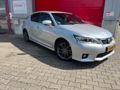 Lexus CT 200h - F-Sport Line Automaat / Elektr. memo stoel / Leder / DAB / Xenon / 17" / Keyless / Camera
