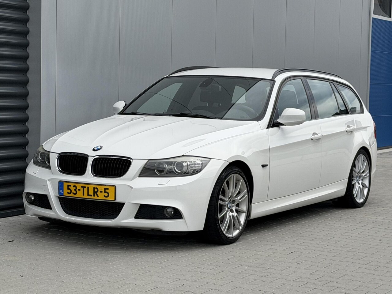 BMW 3-serie Touring - 318i - M-Pakket - Xenon - Navi - NL auto! - AutoWereld.nl