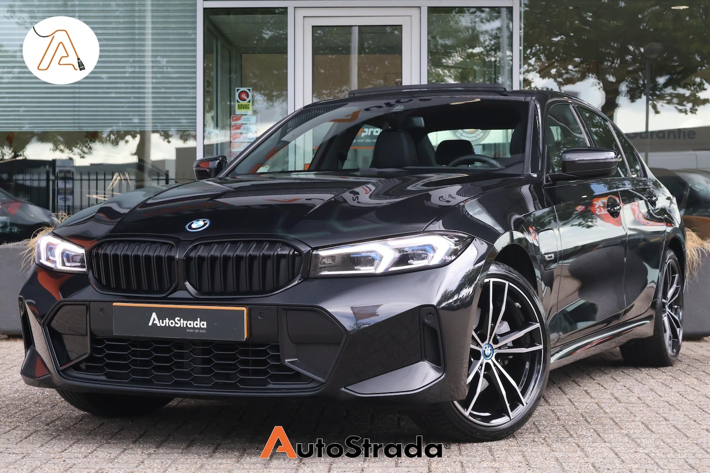 BMW 3-serie - (g20) 320e M-Sport 204pk SoH 96% | Sfeer | Camera | Pano | Trekhaak | Adaptive LED | Cruis - AutoWereld.nl