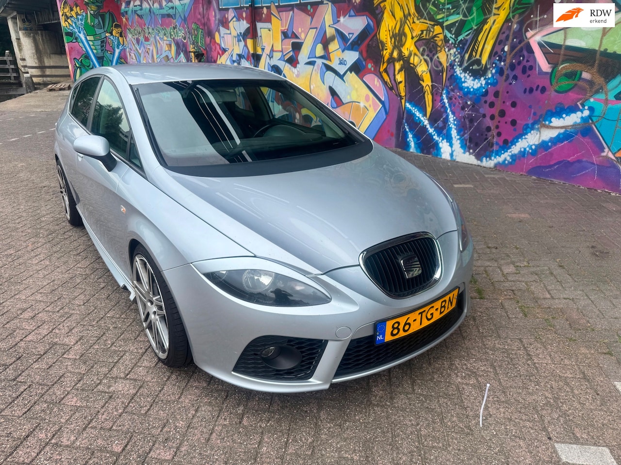 SEAT Leon - 1.6 geheel fr look dikke 19 inch velgen ijskoude airco stereo dik uitlaat geluid kanon inr - AutoWereld.nl
