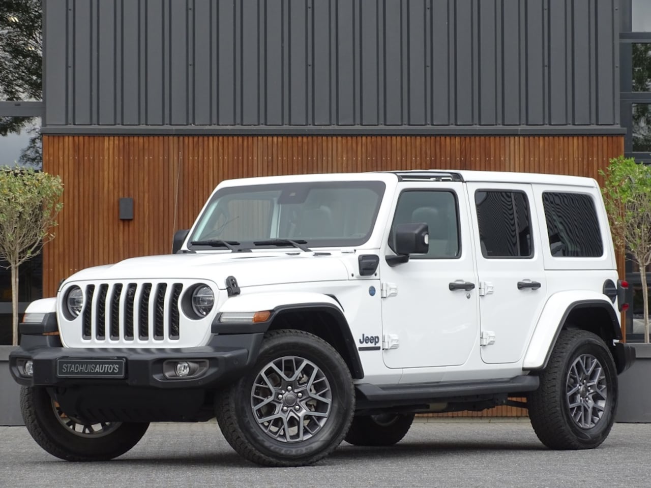 Jeep Wrangler Unlimited - Hybrid 380PK 4xe / 80th Anniversary edit. / 360° - AutoWereld.nl