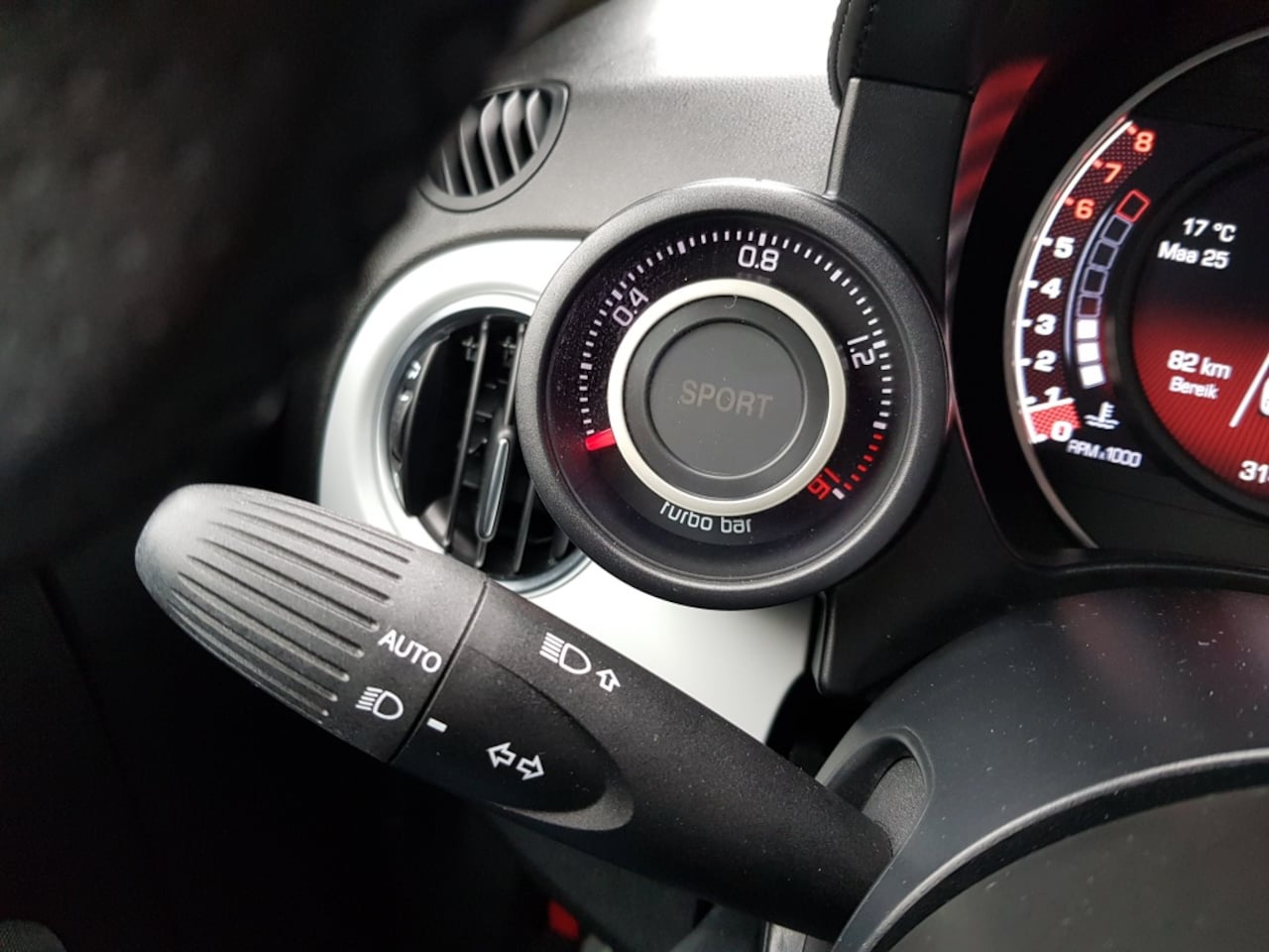 Abarth 500 - 1.4 T-Jet Abarth 595 - 145 pk
