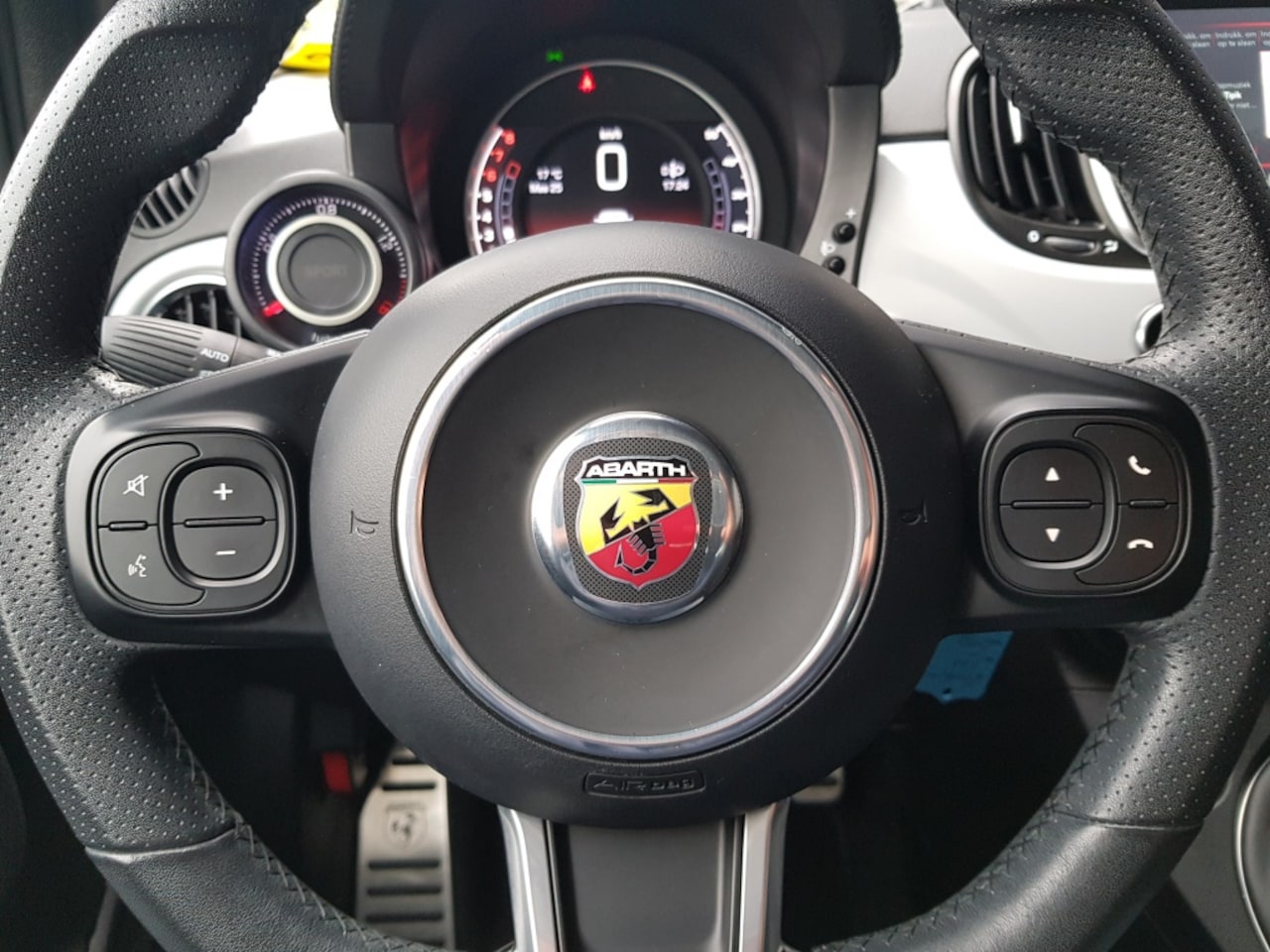 Abarth 500 - 1.4 T-Jet Abarth 595 - 145 pk