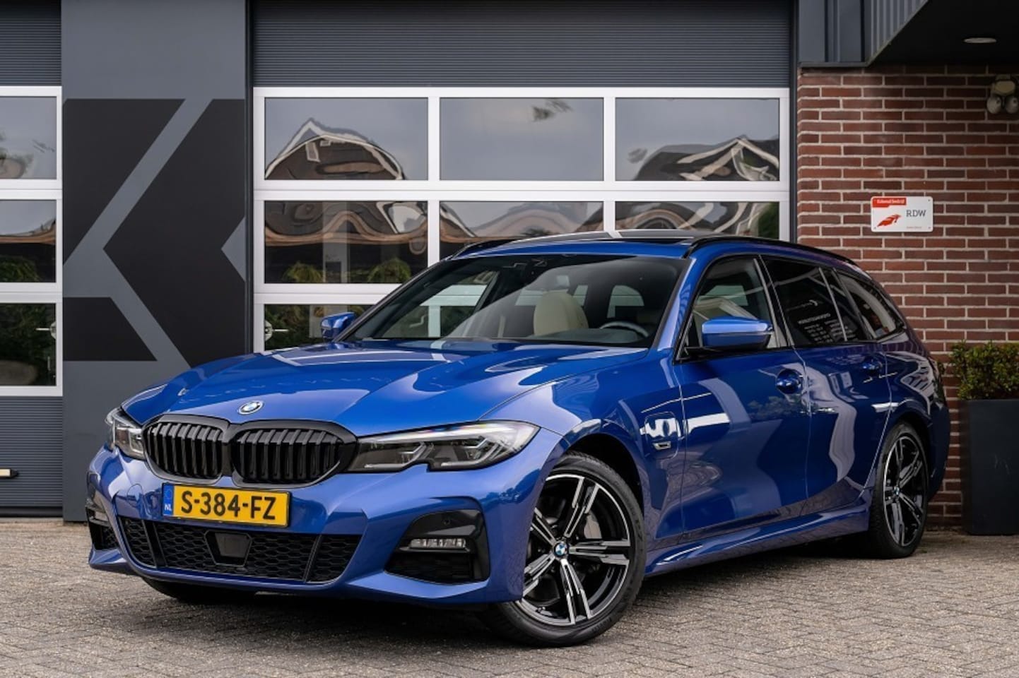 BMW 3-serie Touring - 330 330e M Sport | Panorama | Head-Up | Laser | ACC | Memory | Stoel/Stuurverw. | - AutoWereld.nl