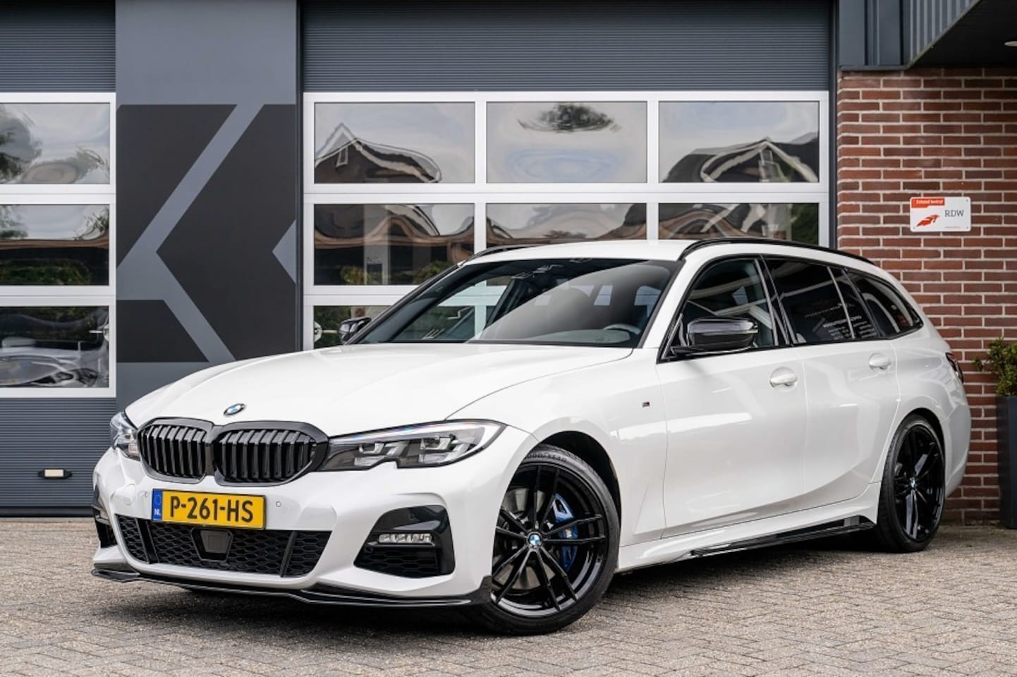 BMW 3-serie Touring - 330 330i M Sport | ACC | Maxton | 19' Inch | Stoelverwarming | M Sportremmen | - AutoWereld.nl