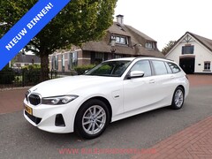 BMW 3-serie Touring - 320e xDrive FACELIFT WIDESCREEN / CARPLAY / TREKHAAK / SPORTLEER