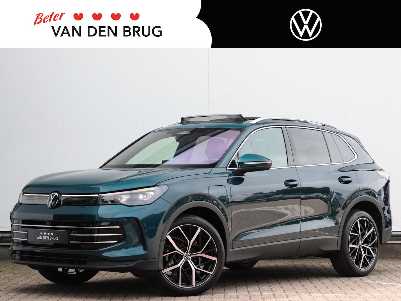 Volkswagen Tiguan - 1.5 eHybrid R-Line | Wegklapbare trekhaak | HUD | DCC | Stoelverwarming voor & achter | El - AutoWereld.nl