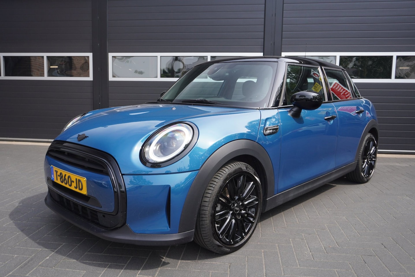 MINI 5-Deurs - 1.5 Cooper Camden Go Edition Aut/Carplay/Camera/Cruise/Climate Control/Navi - AutoWereld.nl