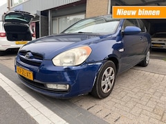 Hyundai Accent - 1.4i Dynamic Joy AIRCO 3RS RIJDT GOED NAP APK 1-2027 LICHTE SCHADE