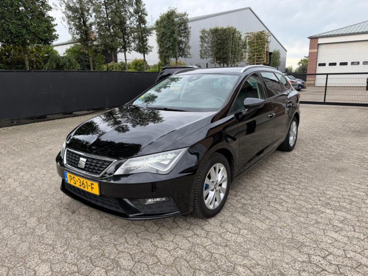 SEAT Leon - ST 1.6TDI 115 LED CarPlay trekhaak APK 5-27 - AutoWereld.nl