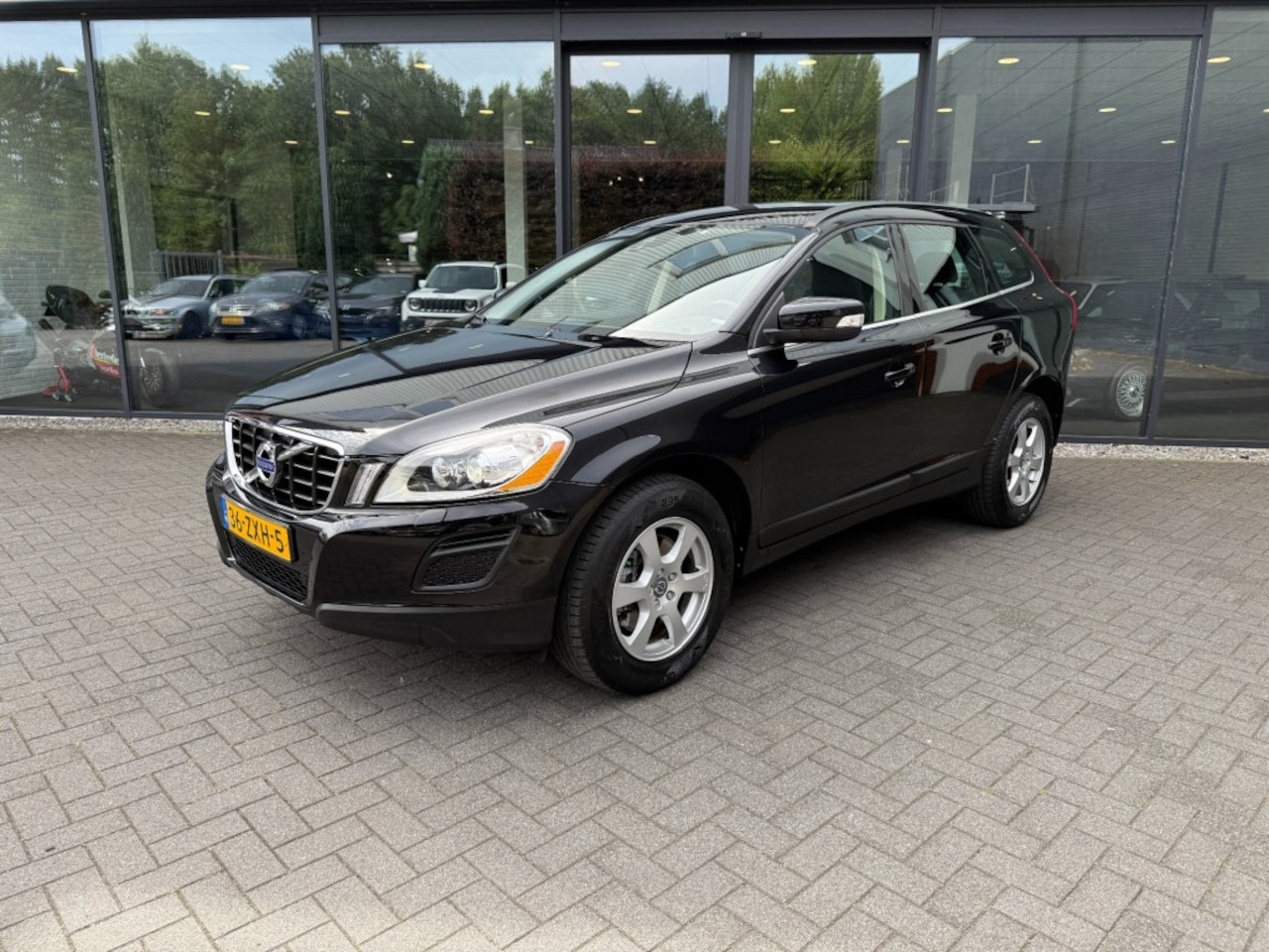 Volvo XC60 - 2.0 T5 Momentum 2.0 T5 24pk Momentum,Navi,Clima,Cruise,Stoelverw,Dealer OH,Trekhk 1800kg,Xenon - AutoWereld.nl