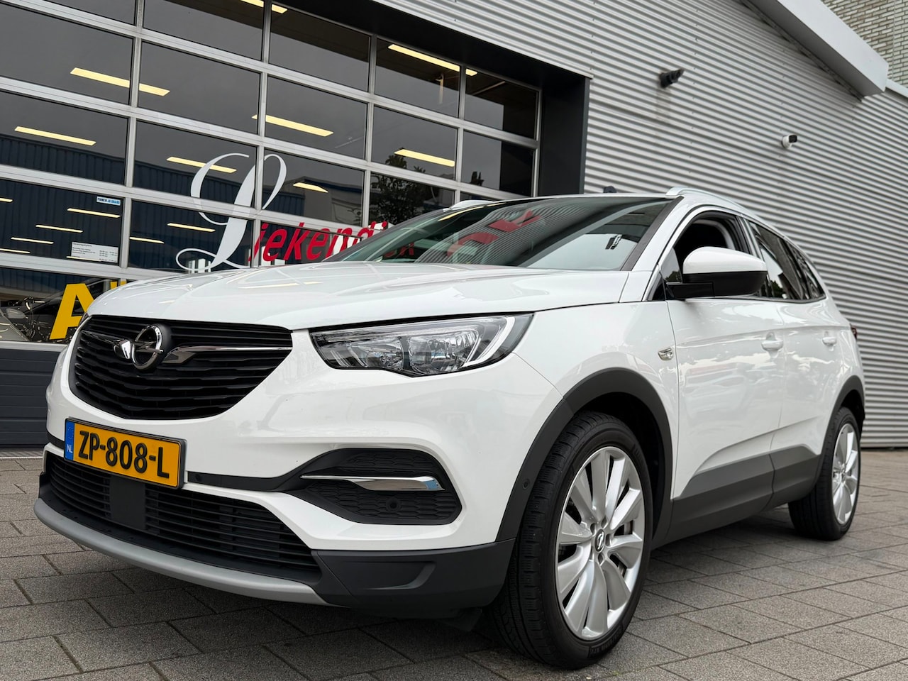 Opel Grandland X - 1.2 Turbo Business Executive - Navigatie / Apple CarPlay I Airco I PDC I Sport pakket I De - AutoWereld.nl