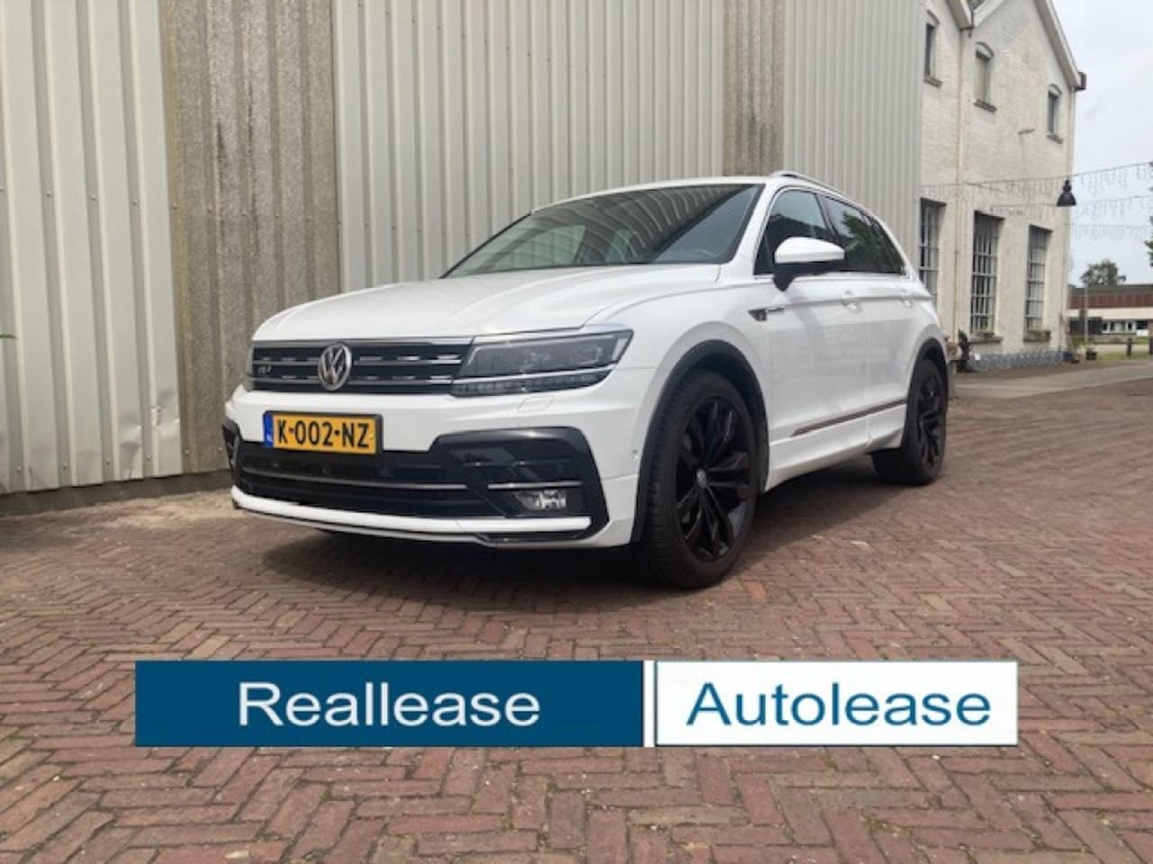 Volkswagen Tiguan - R-Line 1.5 Tsi ACT 150 Pk  DSG High Line 1e Eigenaar  Leder  Navi  Adaptive C  Car Play  E - AutoWereld.nl