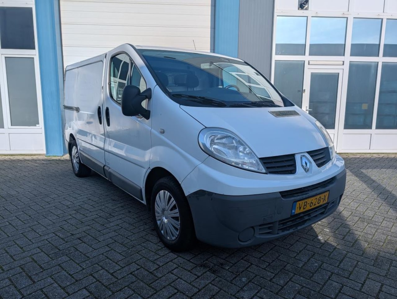 Renault Trafic - 2.0 dCi T27 L1H1 Eco Black Edition | Airco | Cruise | Navi | 2013 - AutoWereld.nl