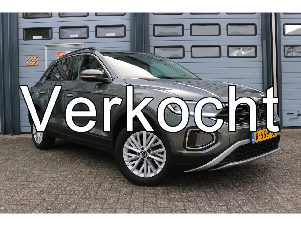Volkswagen T-Roc - 1.0 TSI Life Virtual cockpit Navi Camera Led Privacy glass Bj:2022 - AutoWereld.nl