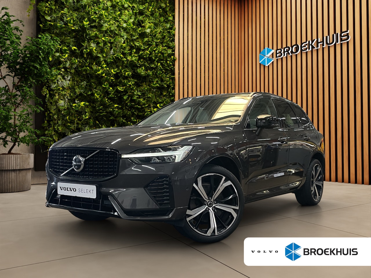 Volvo XC60 - 2.0 T8 Plug-in hybrid AWD Ultra Dark | Massage/Ventilatie | Trekhaak | 360 Cam | Pano | Me - AutoWereld.nl