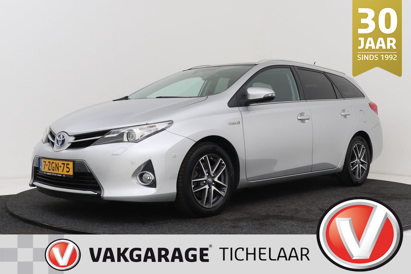 Toyota Auris Touring Sports - 1.8 Hybrid Lease Pro | Trekhaak | Pano | Org NL | Navigatie | Climate | Stoelverwarming | - AutoWereld.nl