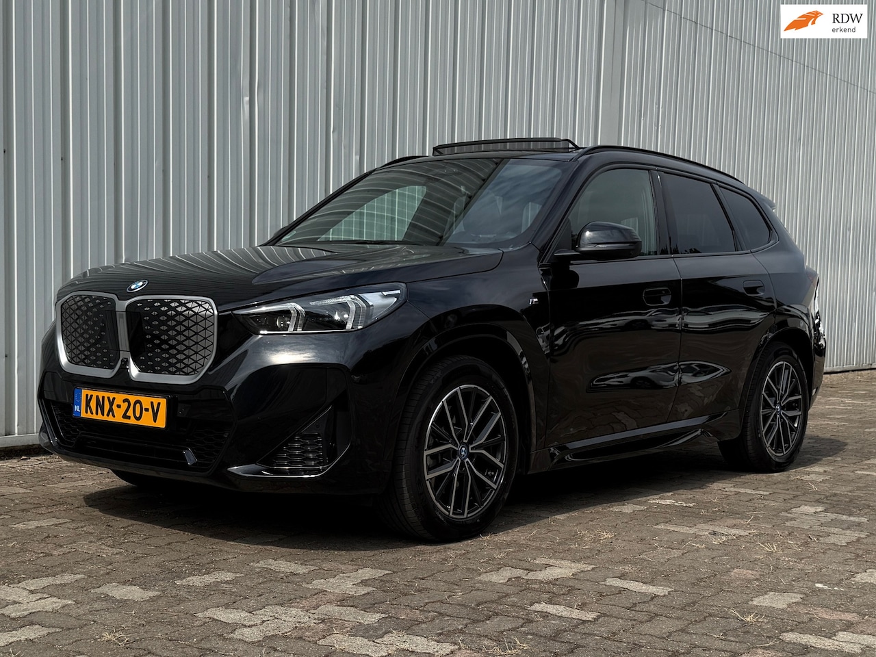 BMW iX1 - XDrive30 Panorama M-Sportpakket H&K SoH 97 % - AutoWereld.nl